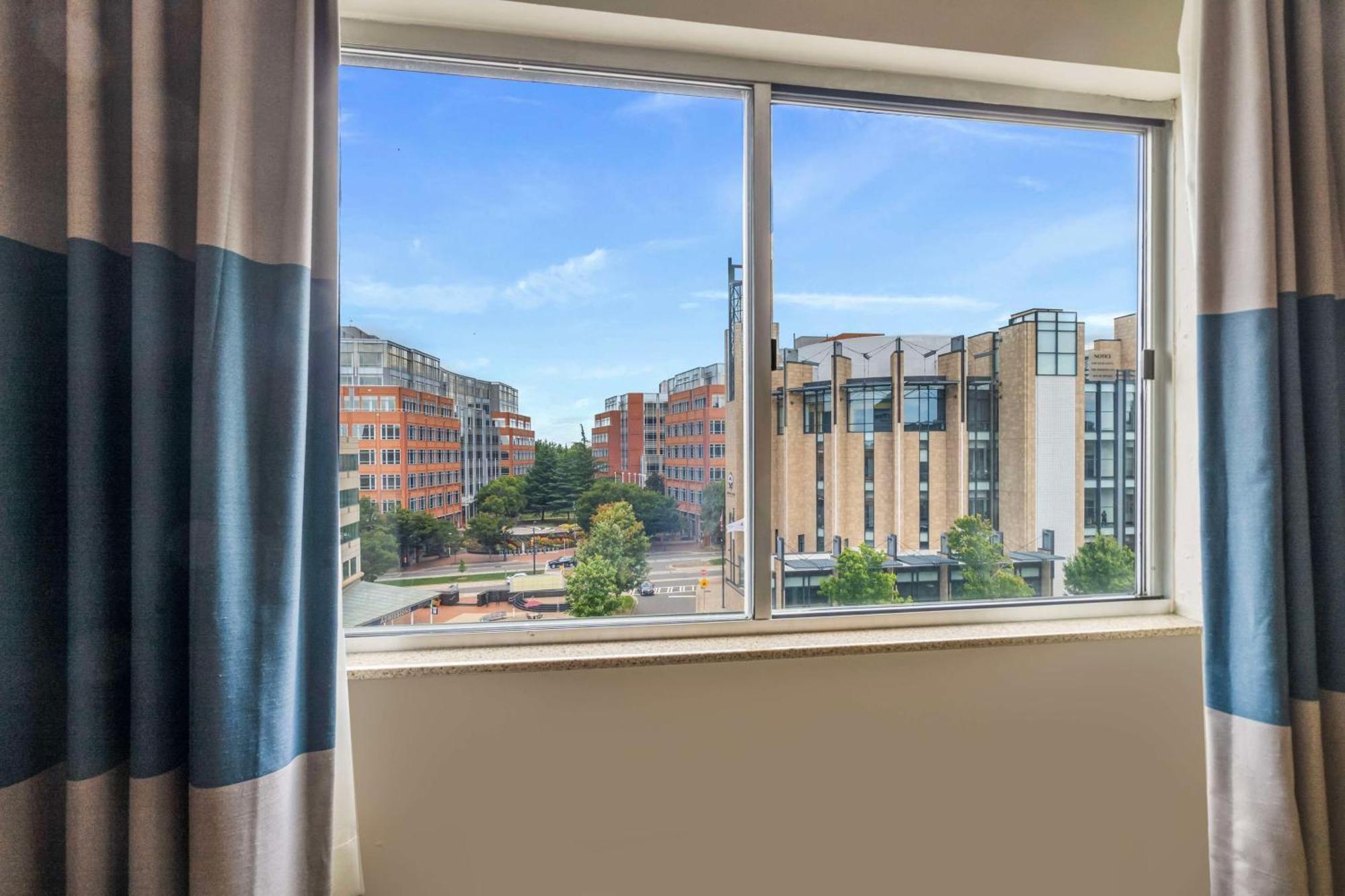 Doubletree By Hilton Charlotte Uptown Otel Dış mekan fotoğraf