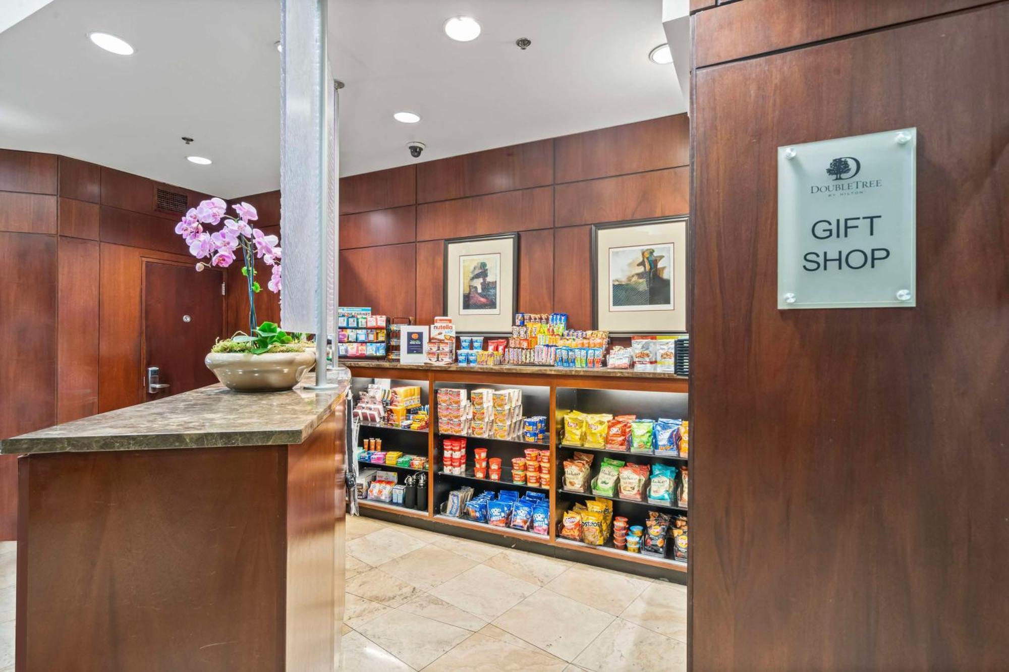 Doubletree By Hilton Charlotte Uptown Otel Dış mekan fotoğraf